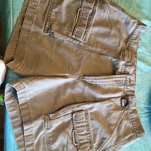 Columbia cargo shorts. Women’s. Size XL. EUC